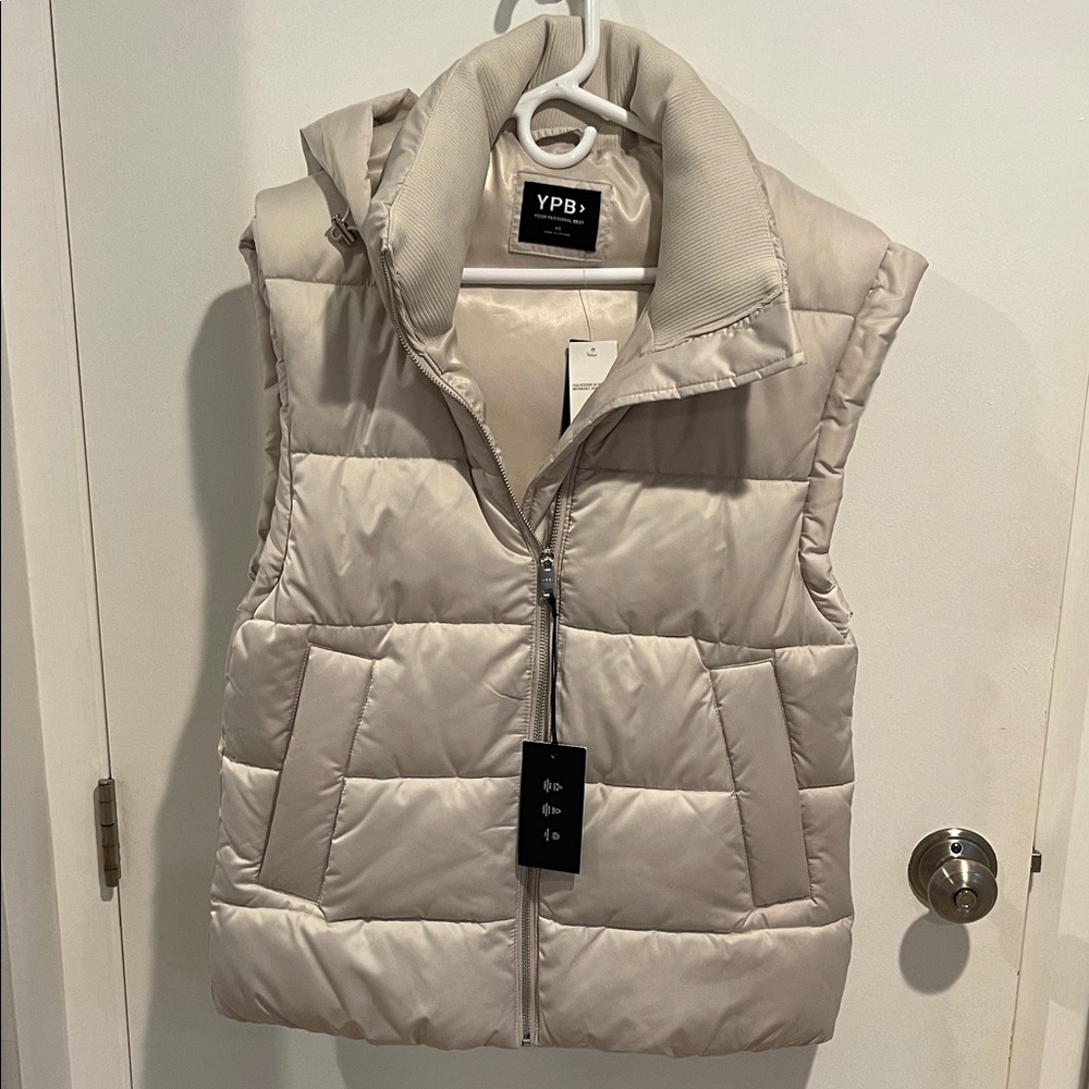 Abercrombie & Fitch YPB Quilted Puffer Vest in Light Beige NWT - XS